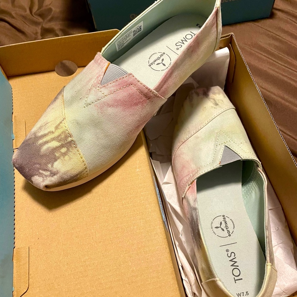 TOMS size 7.5